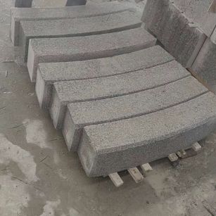 江门芝麻白弧形路牙石