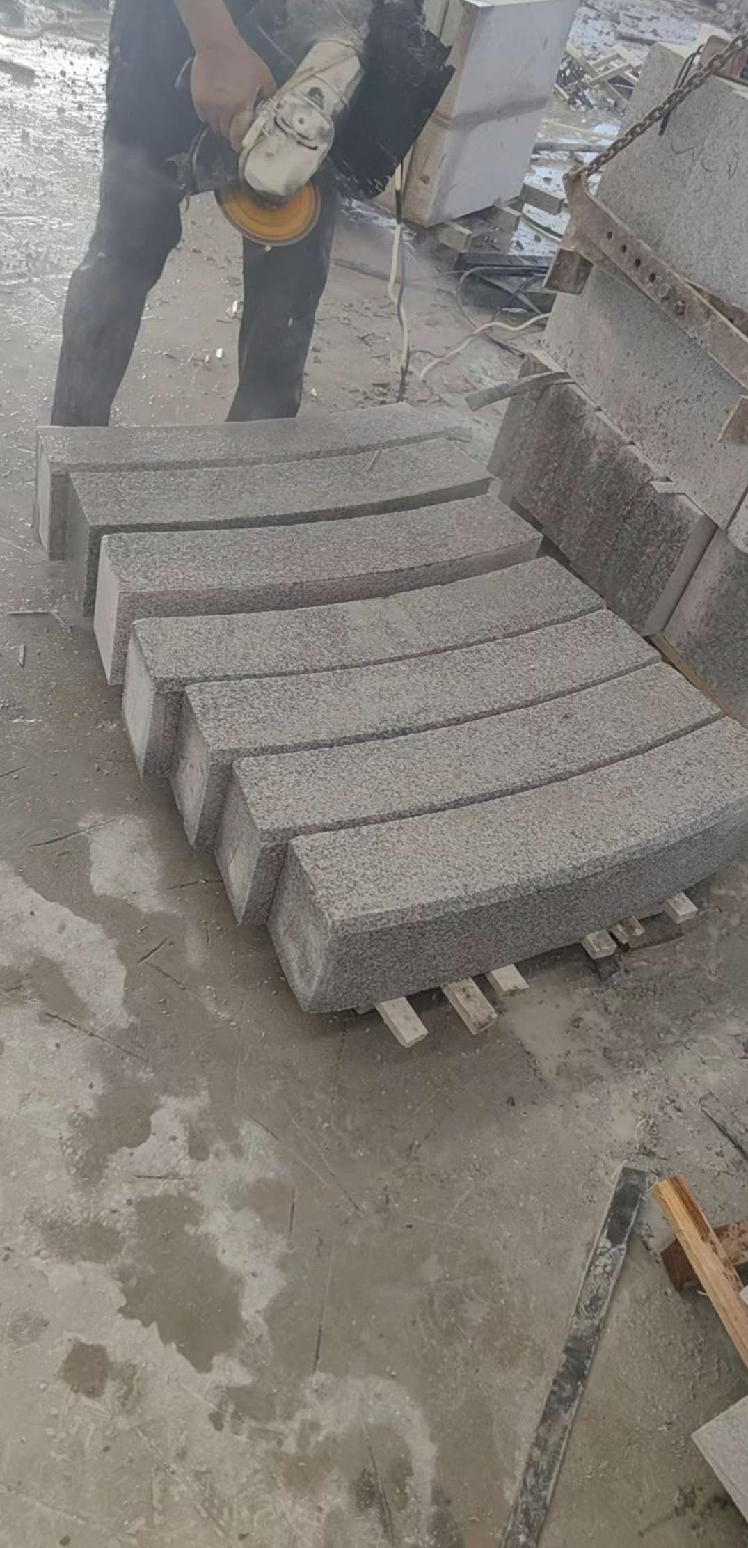 江门芝麻白弧形路牙石